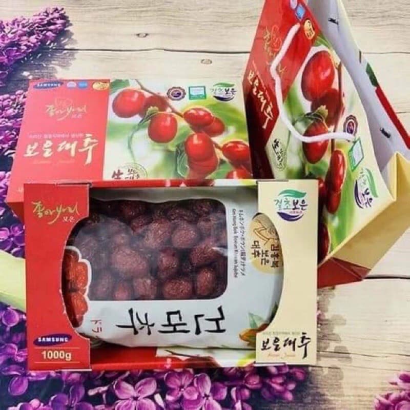 HỘP ĐỦ 1KG TÁO ĐỎ HÀN QUỐC SẤY KHÔ (Có kèm túi xách)