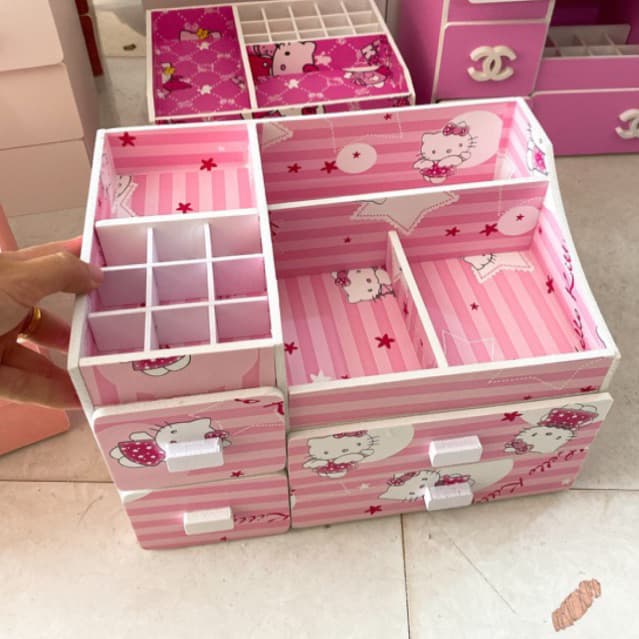 Kệ đựng mỹ phẩm 3 tầng 4 hộc hello kitty sọc , tủ đựng mỹ phẩm , tủ đựng đồ trang điểm , đựng đồ makeup