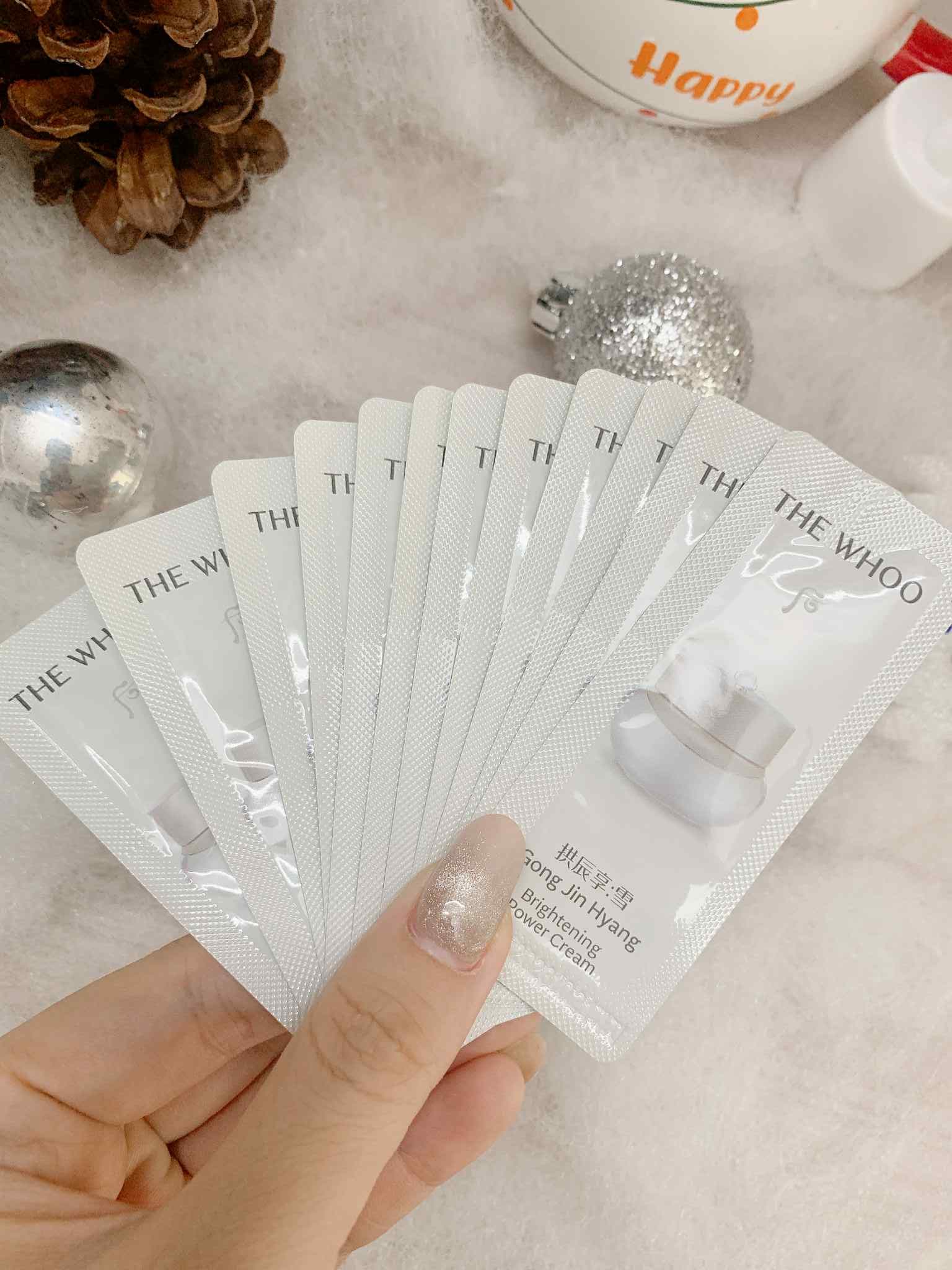 Combo 30 gói Kem Dưỡng Trắng Da Whoo Gongjinhyang Seol Radiant White Moisture Cream 1ml