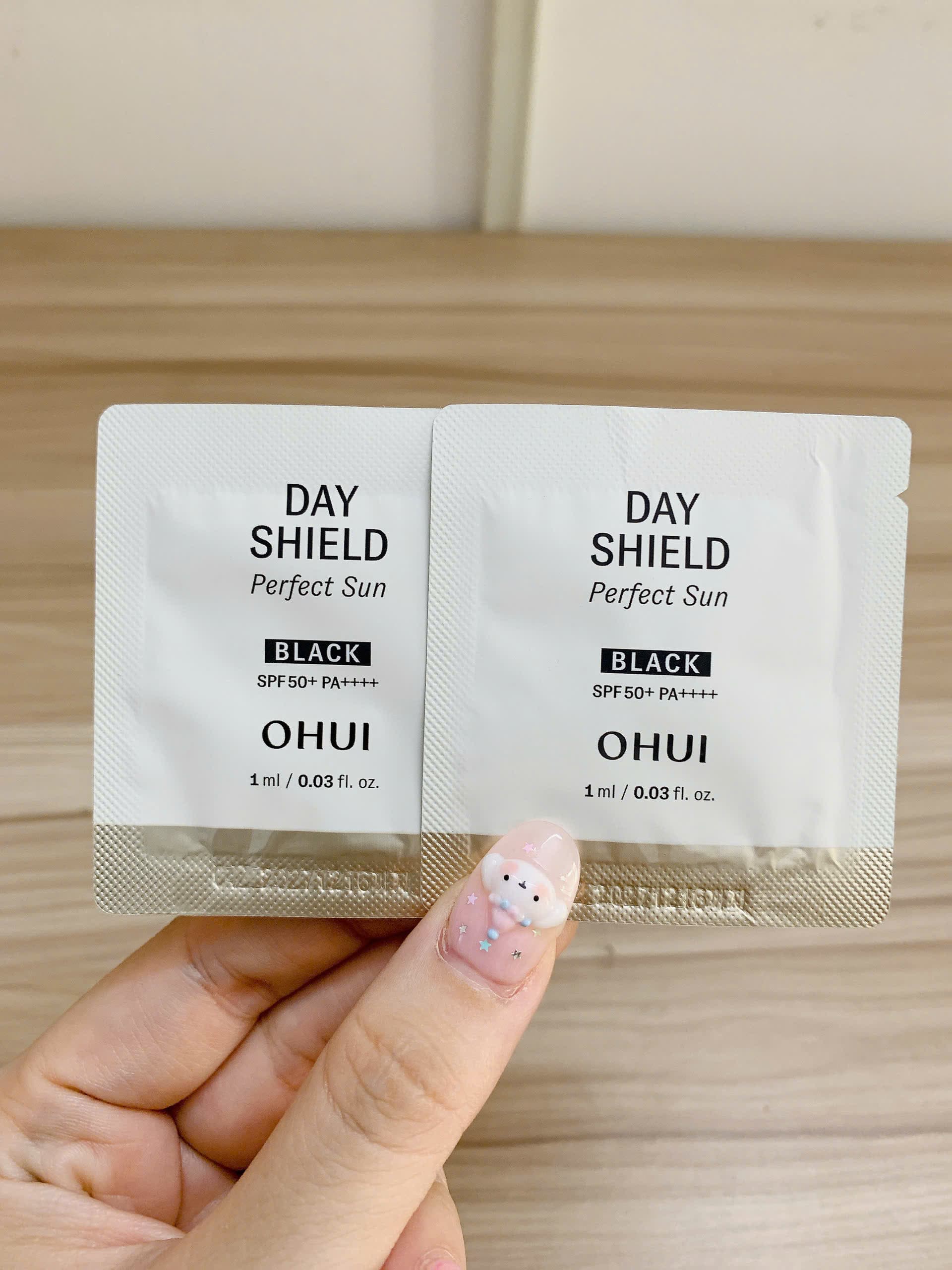 Combo 30 gói Kem chống nắng OHUI Day Shield Perfect Sun Black SPF50 PA 1ml