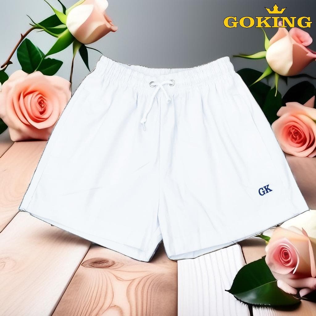 Quần short kaki nữ GOKING, lưng thun và dây rút co giãn thoải mái. Túi sâu rộng bỏ điện thoại - Trắng - M