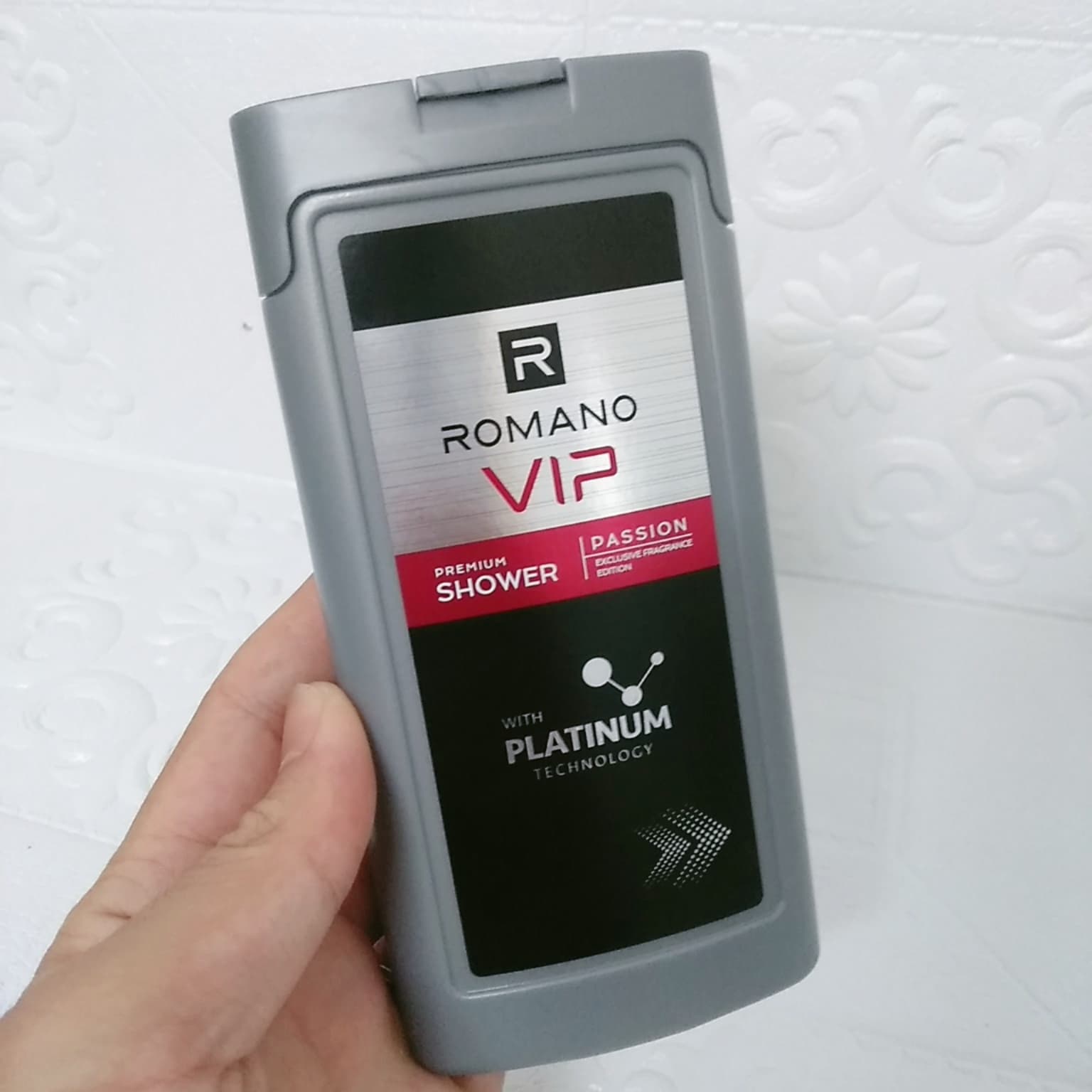 Sữa tắm ROMANO VIP PASSION 180g hương nước hoa cao cấp