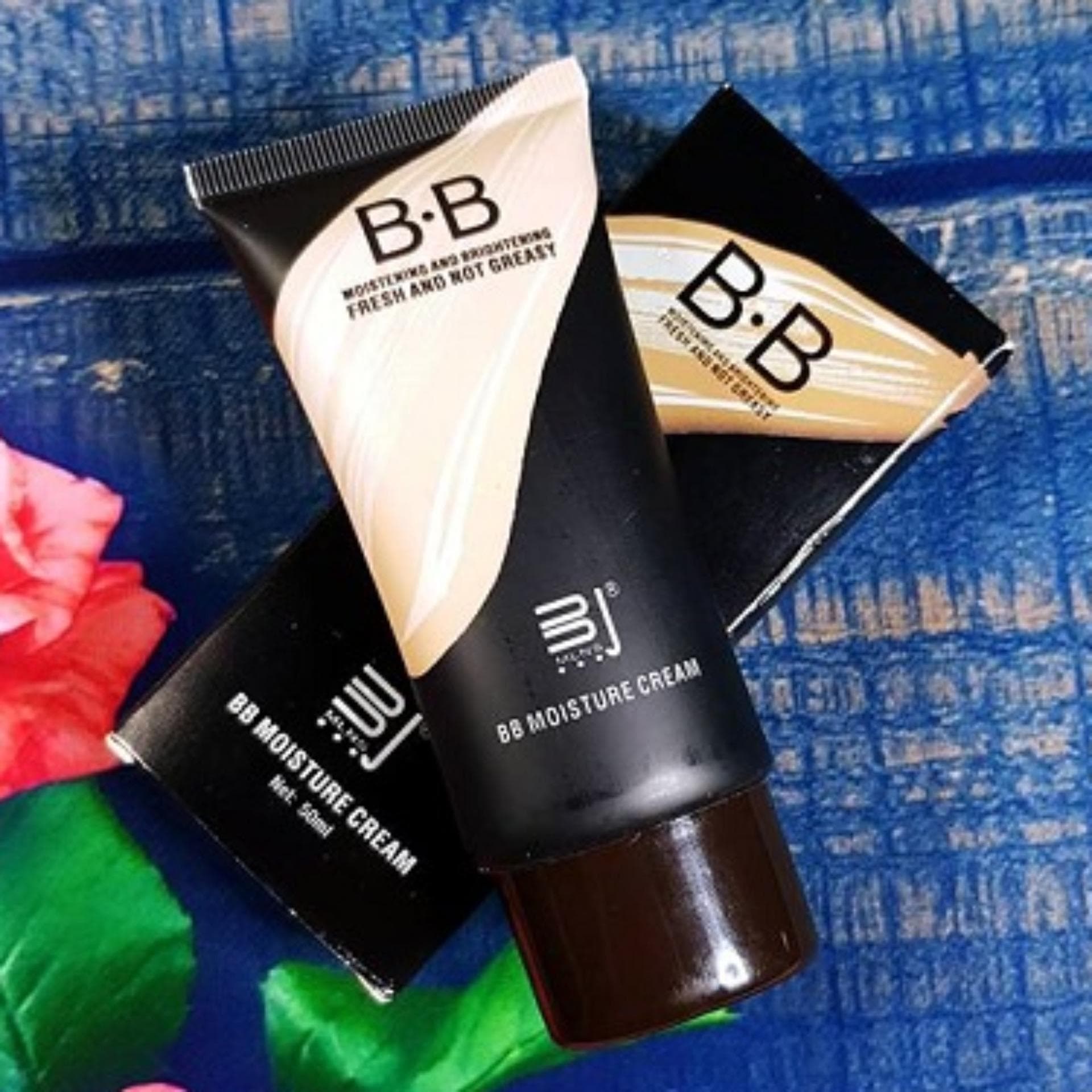 Kem nền Kèm dầu BB MOISTURE CREAM siêu che khuyết điểm Hàn Quốc (Đen)
