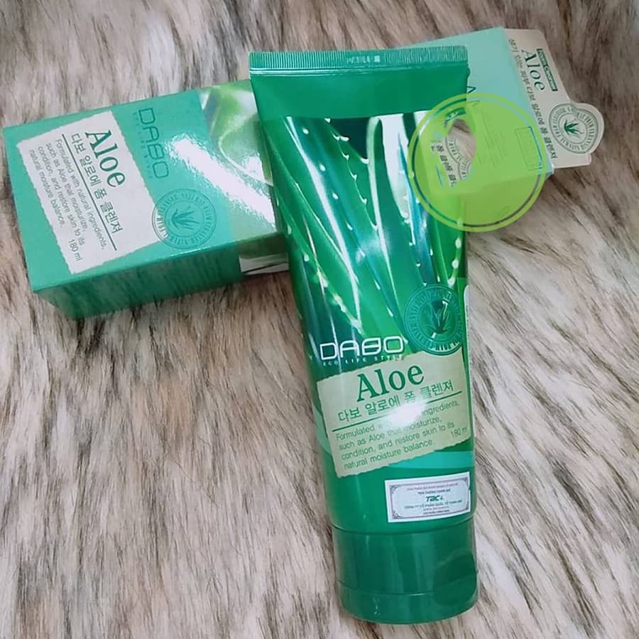 Sữa rửa mặt Lô Hội giảm nếp nhăn tái tạo tế bào da Cao cấp Hàn Quốc 180ml