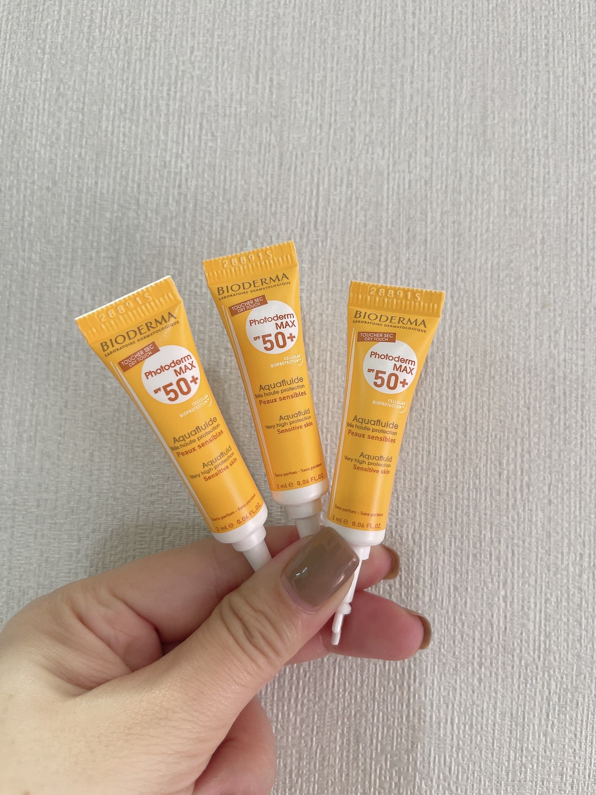 [HCM][Mini size 2ml] Bioderma - Kem Chống Nắng Giảm Bóng Nhờn (Không màu) Photoderm MAX Aquafluide SPF 50+
