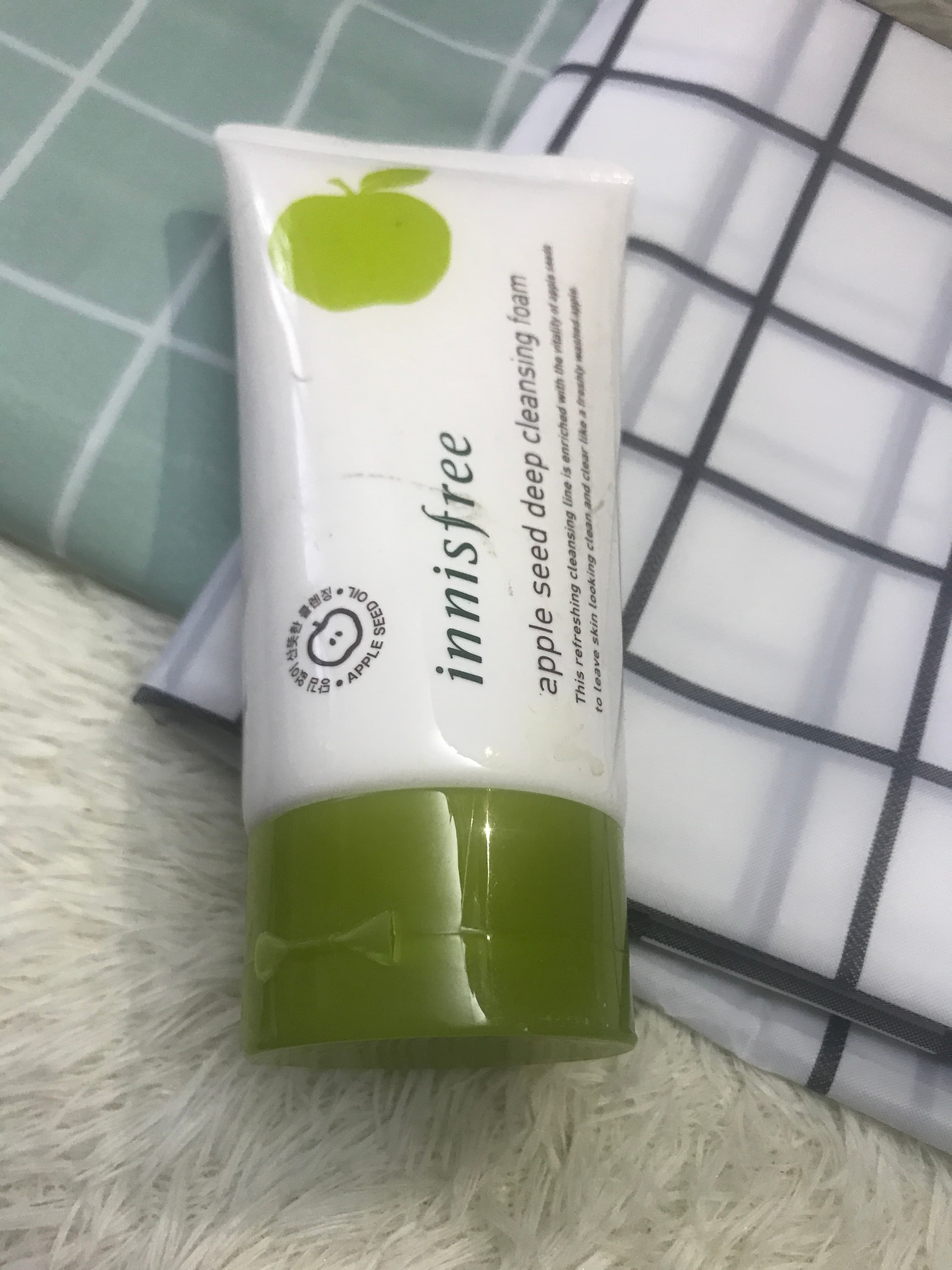 Sữa Rửa Mặt Chiết Xuất Táo  Xanh Innisfree Apple Seed Deep Cleansing Foam 150ml