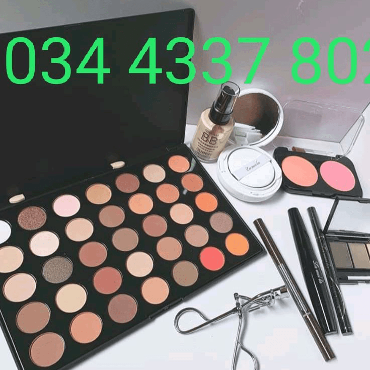 Bộ  trang điểm 9 món kèm bảng mắt nhũ 35 màu