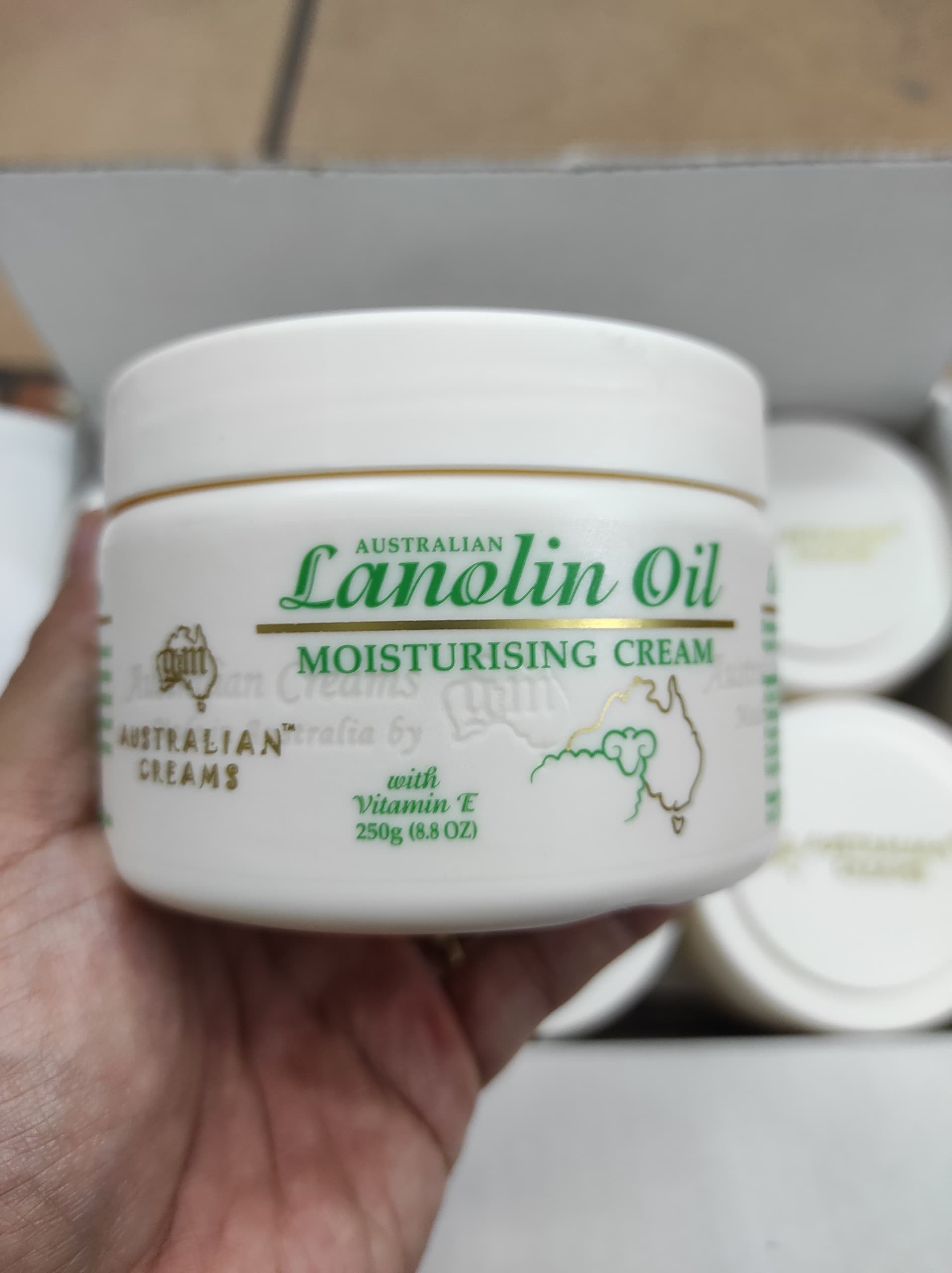 Kem dưỡng da toàn thân Lanolin Oil Moisturising Cream 250g