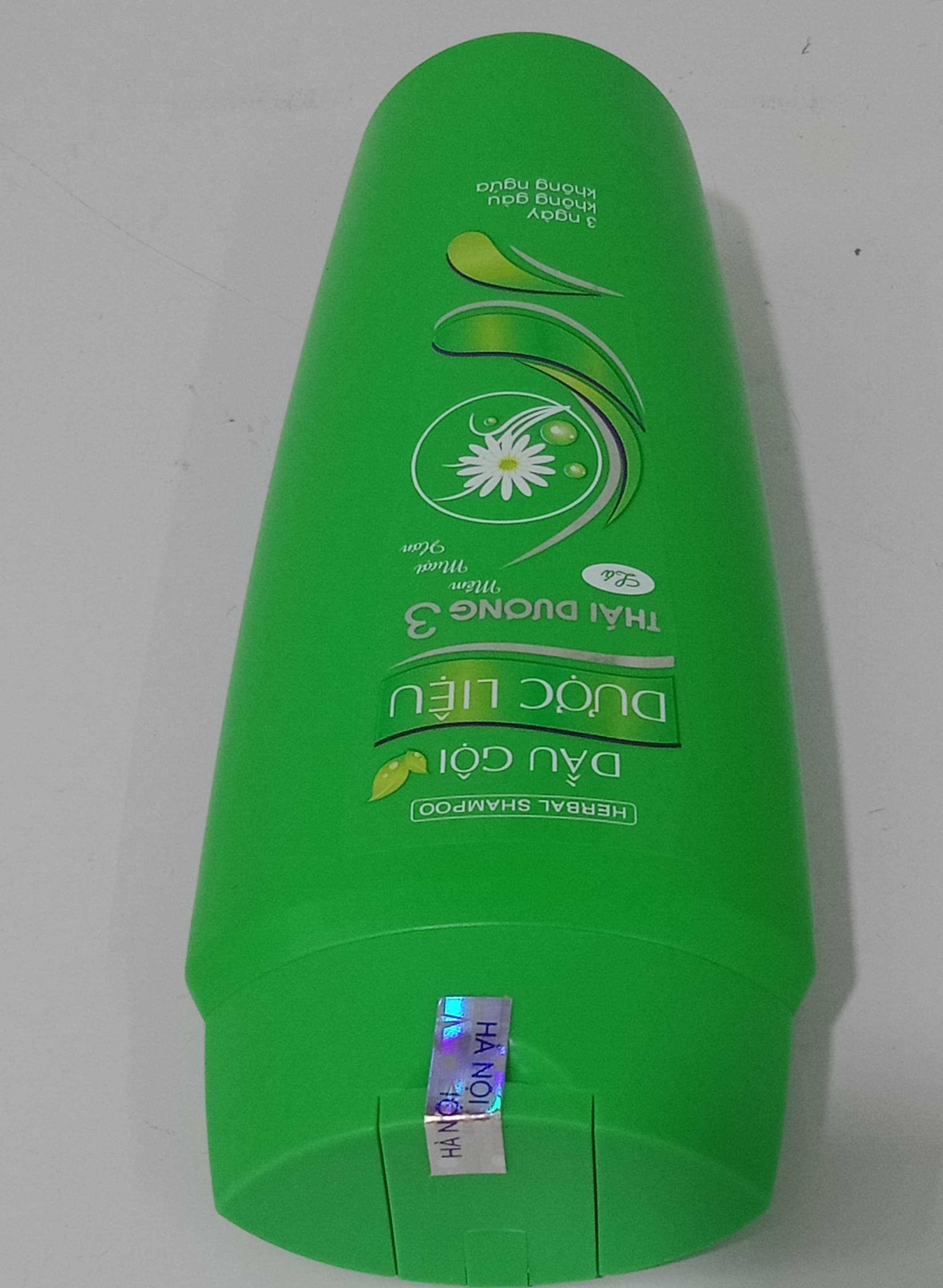 Dầu gội dược liệu Thái Dương 3 ngày không gàu không ngứa chai 200ml màu xanh lá