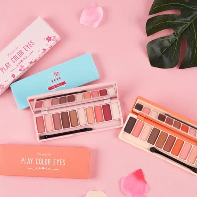 Bảng Màu Nhũ Phấn Mắt 10 ô kèm cọ Play Colors Eyes nội địa
