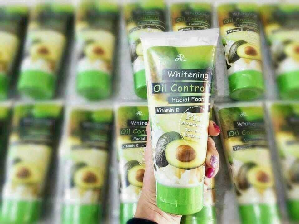 sữa rửa mặt bơ whitening & oil Thái