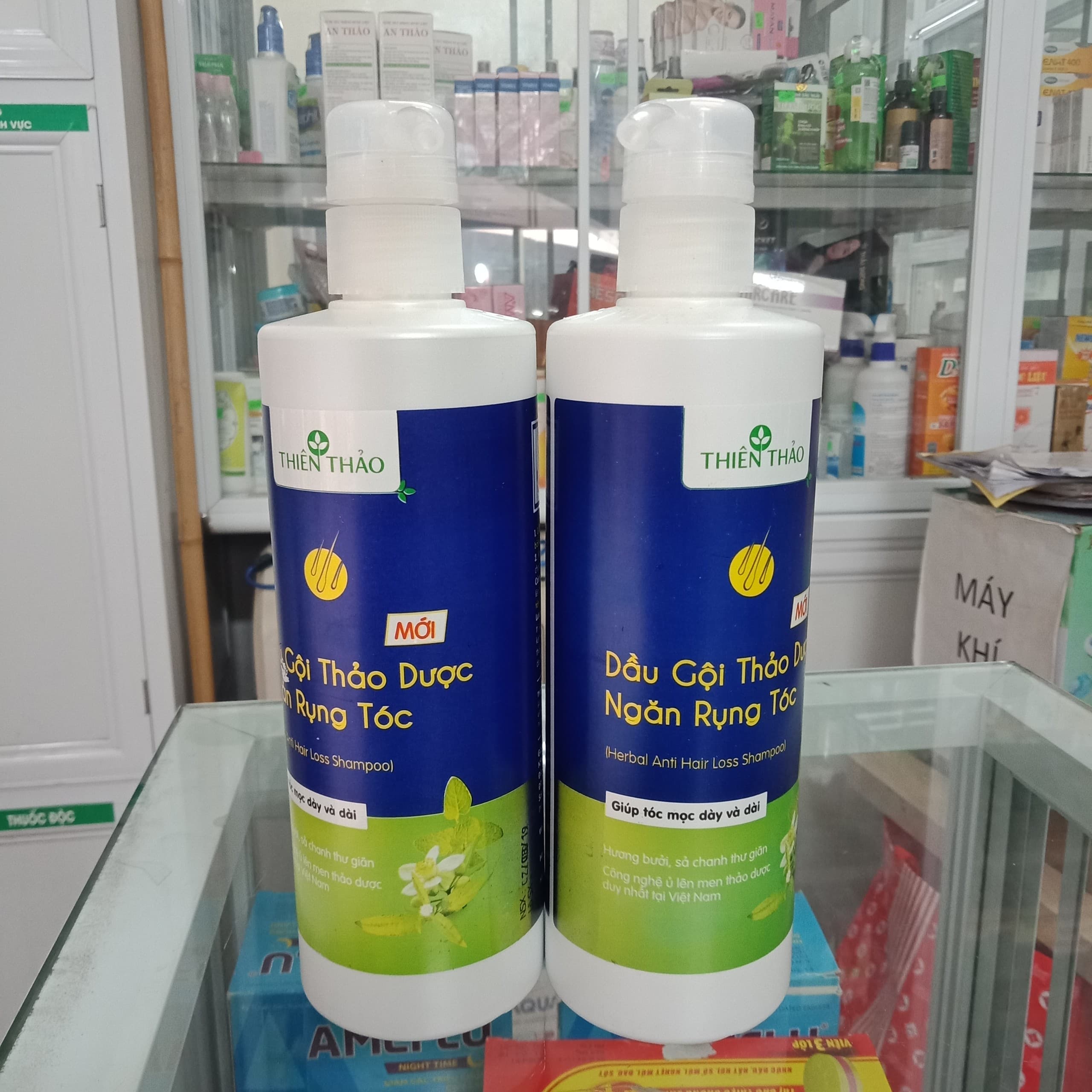 [Combo 2 chai] dầu gội thảo dược thiên thảo ngăn ngừa rụng tóc giúp tóc suôn mượt 450ml tặng kèm khăn lau