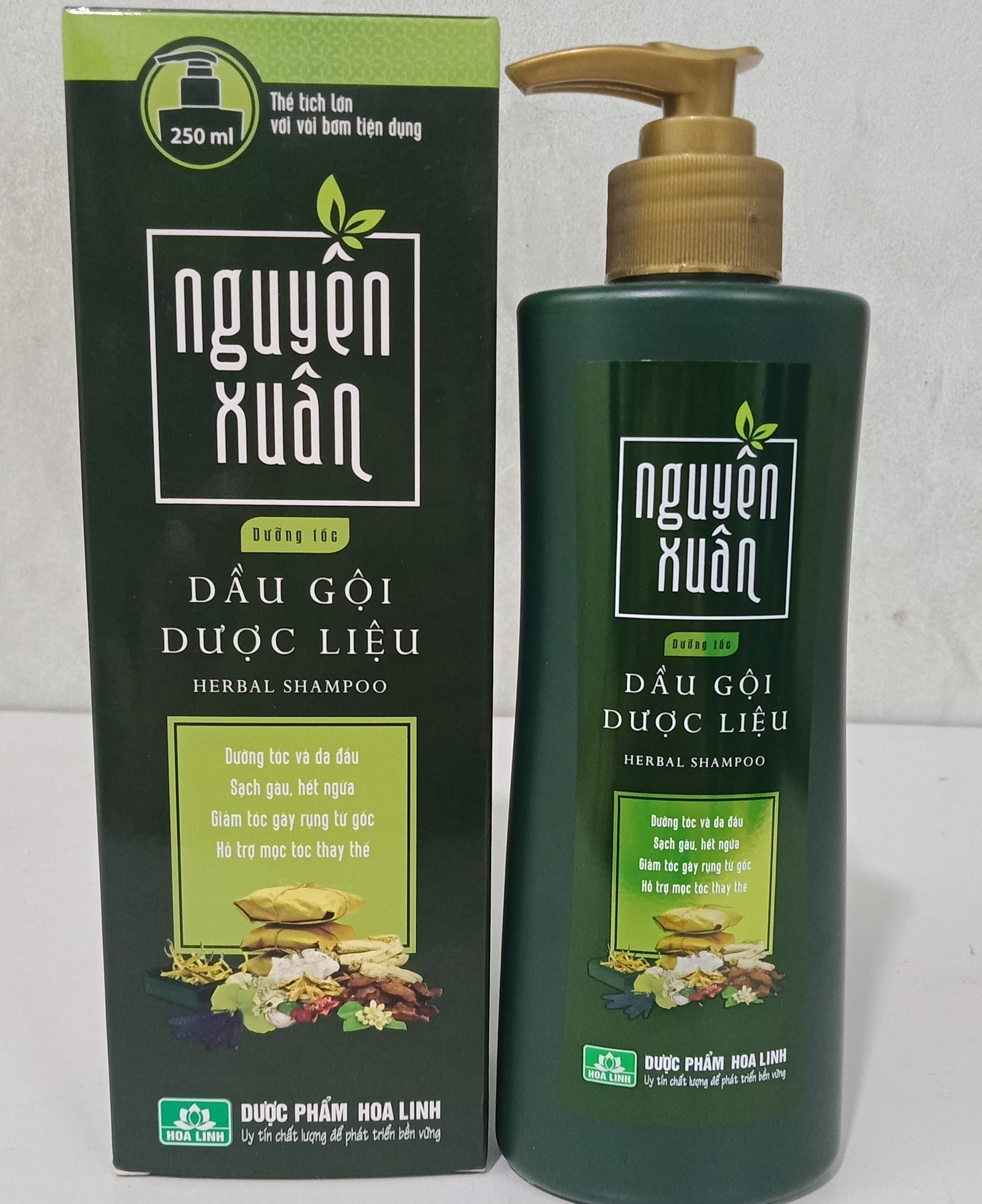 Dầu gội dưỡng tóc Nguyên Xuân sạch gàu hết ngứa giảm gãy rụng từ gốc và hỗ trợ mọc tóc thay thế chai 250ml ( màu xanh lá)