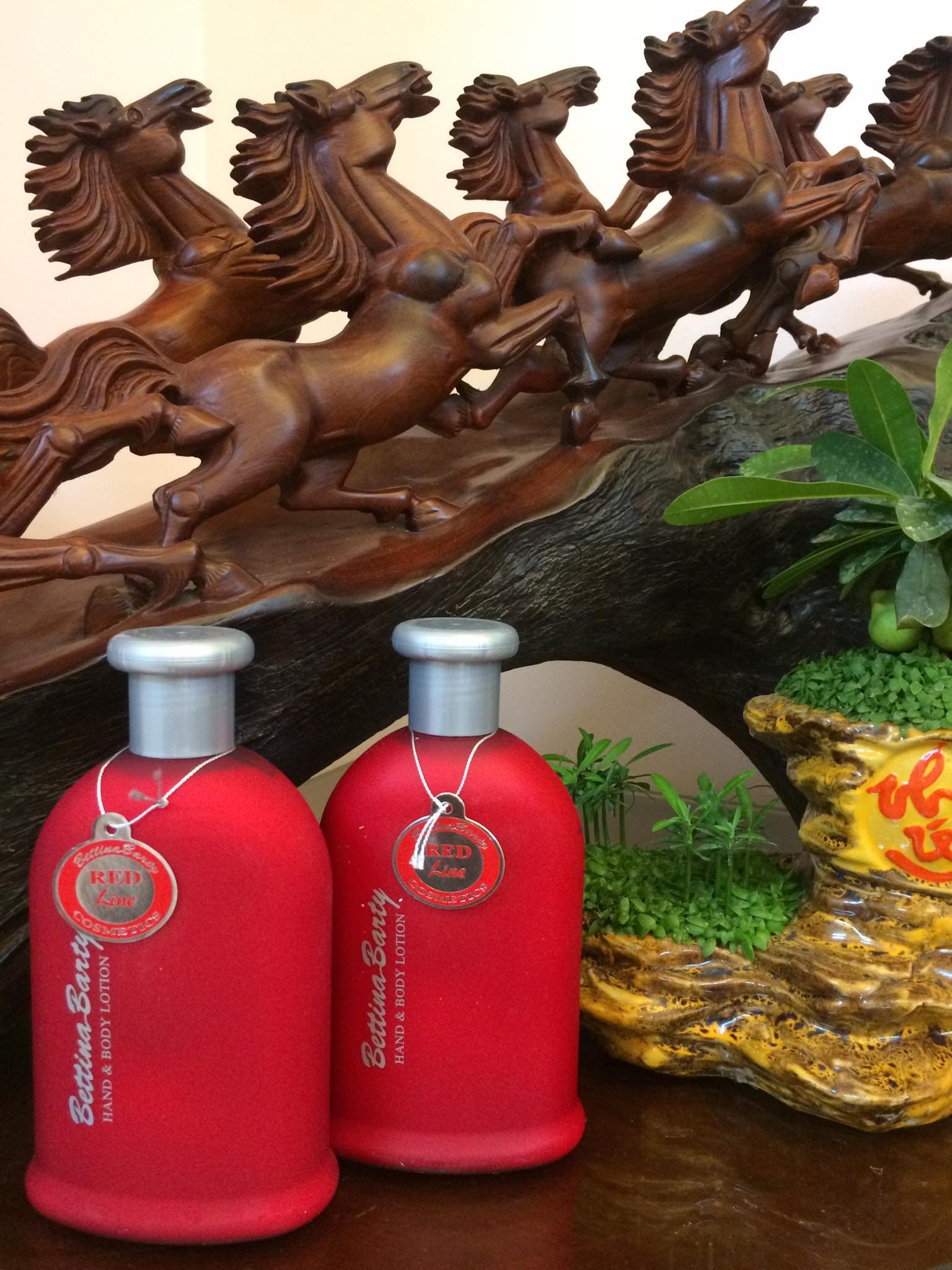 Sữa dưỡng thể Bettina Barty Red Line