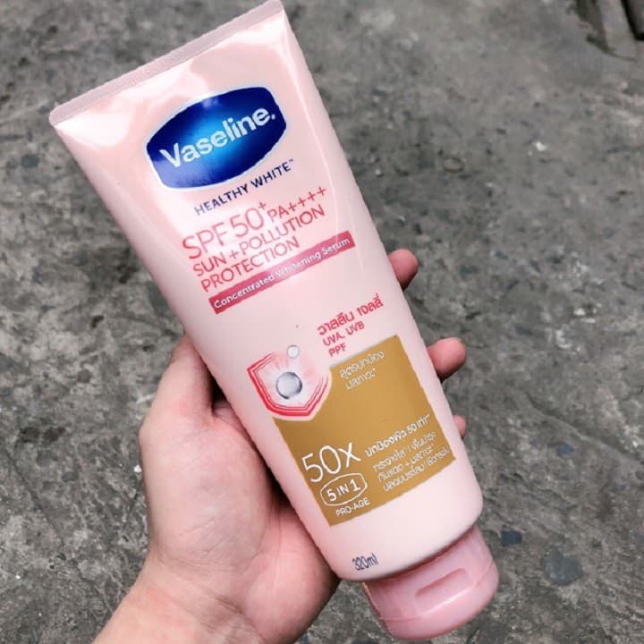 Sữa dưỡng thể Vaseline Healthy White dưỡng da chống nắng 320ml