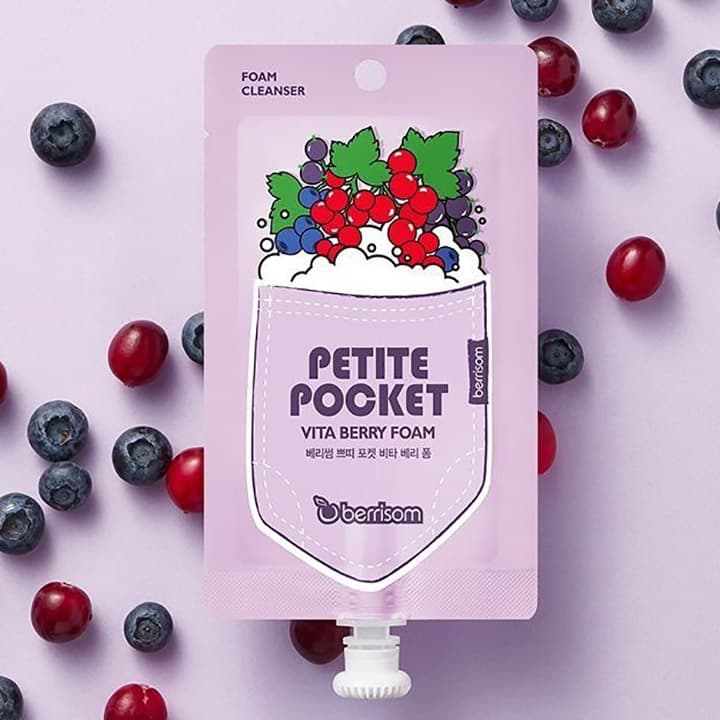 [HCM]Sữa rửa mặt cấp vitamin và làm sáng da từ ba loại dâu - Berrisom Petite Pocket Vita Berry Foam