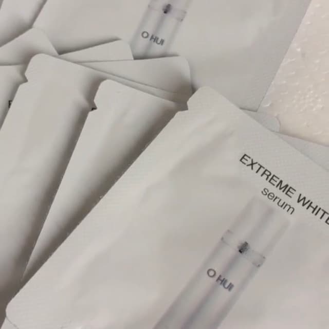 Gói Tinh Chất Ohui Dưỡng Trắng Da Mờ Sạm Nám Và Chống Lão Hóa - Serum Ohui Extreme White Snow Vitamin 1Ml