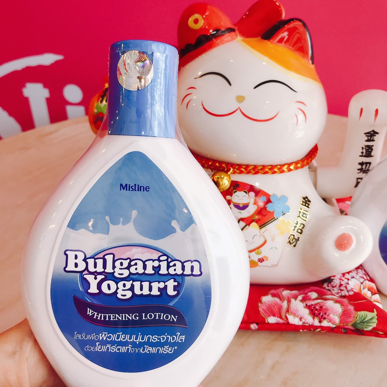 Sữa dưỡng thể Mistine Bulgarian Yogurt Whitening Lotion 200ml - Tinh chất sữa chua