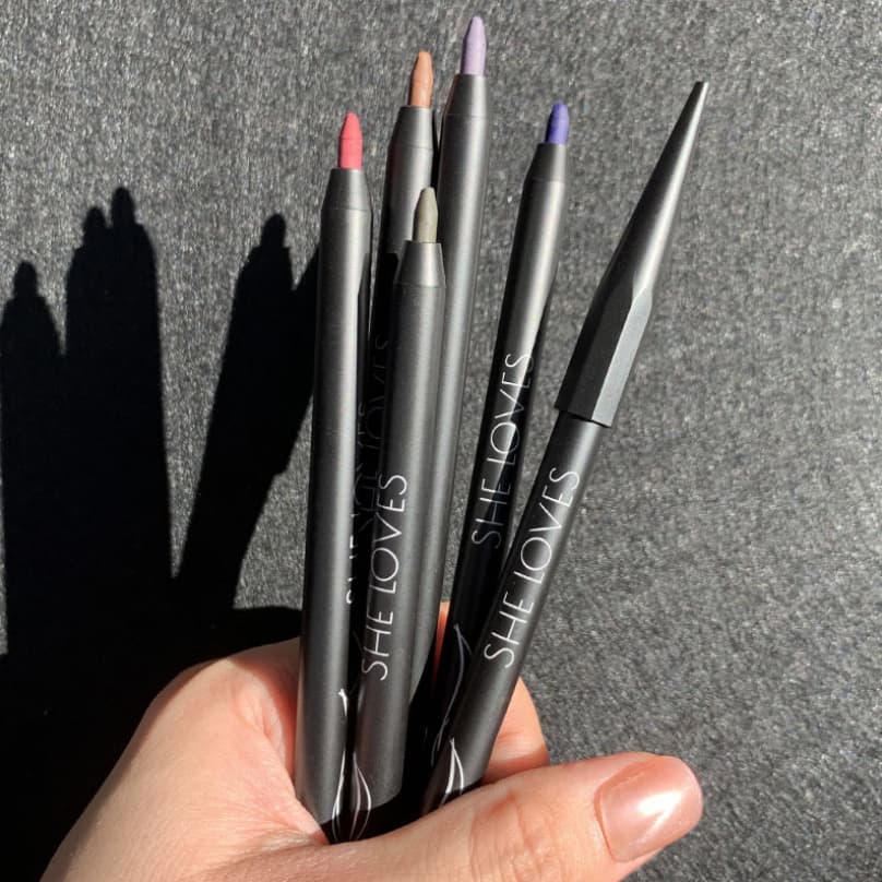 Chì kẻ mí màu Sheloves Smooth Coloring & Natural And Soft Eyeliner 0.6g