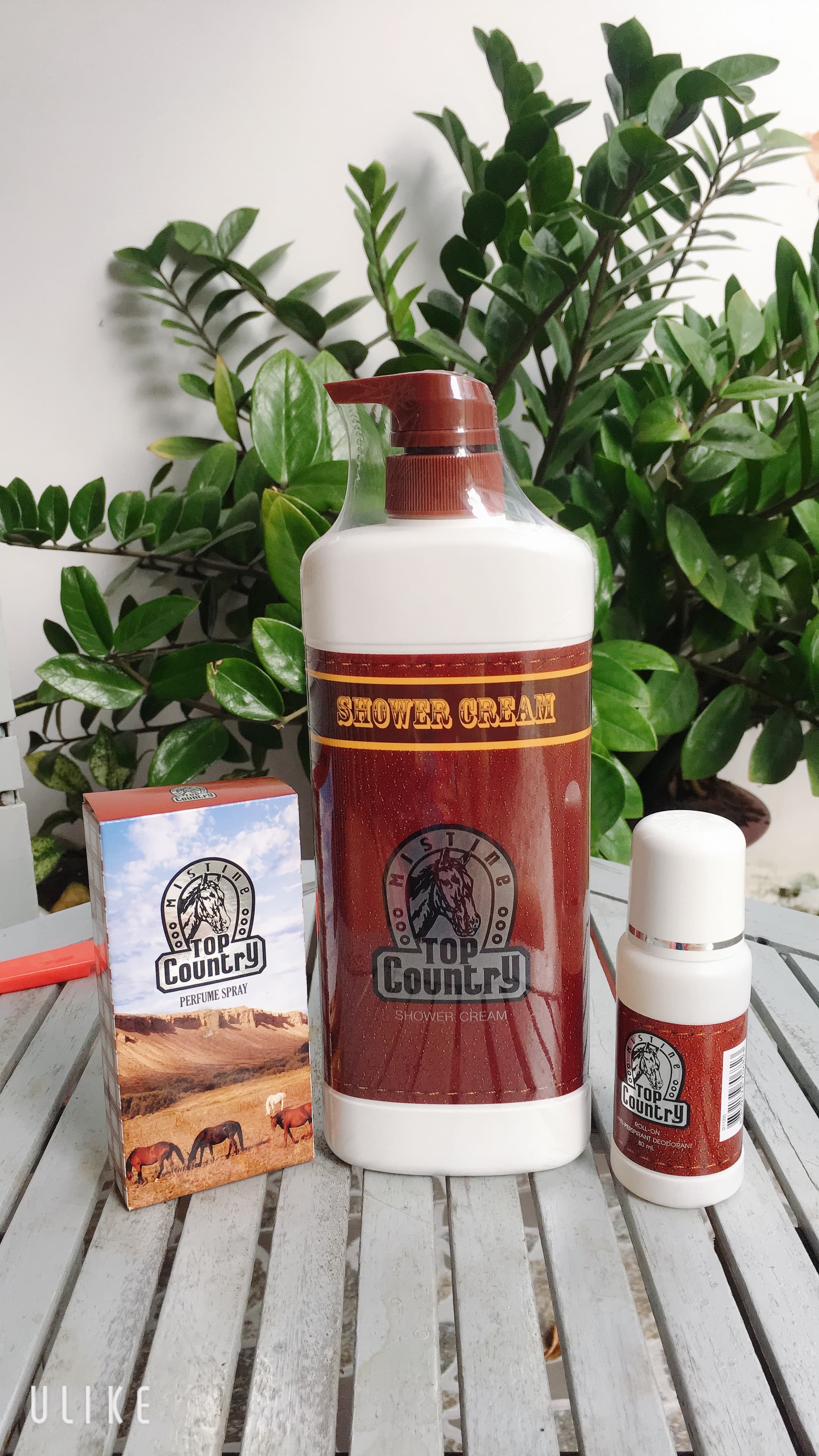 Combo 3 món ( tặng 1 xà phòng ) sữa tắm lăn khử mùi và nước hoa Top Country chính hãng Thái Lan