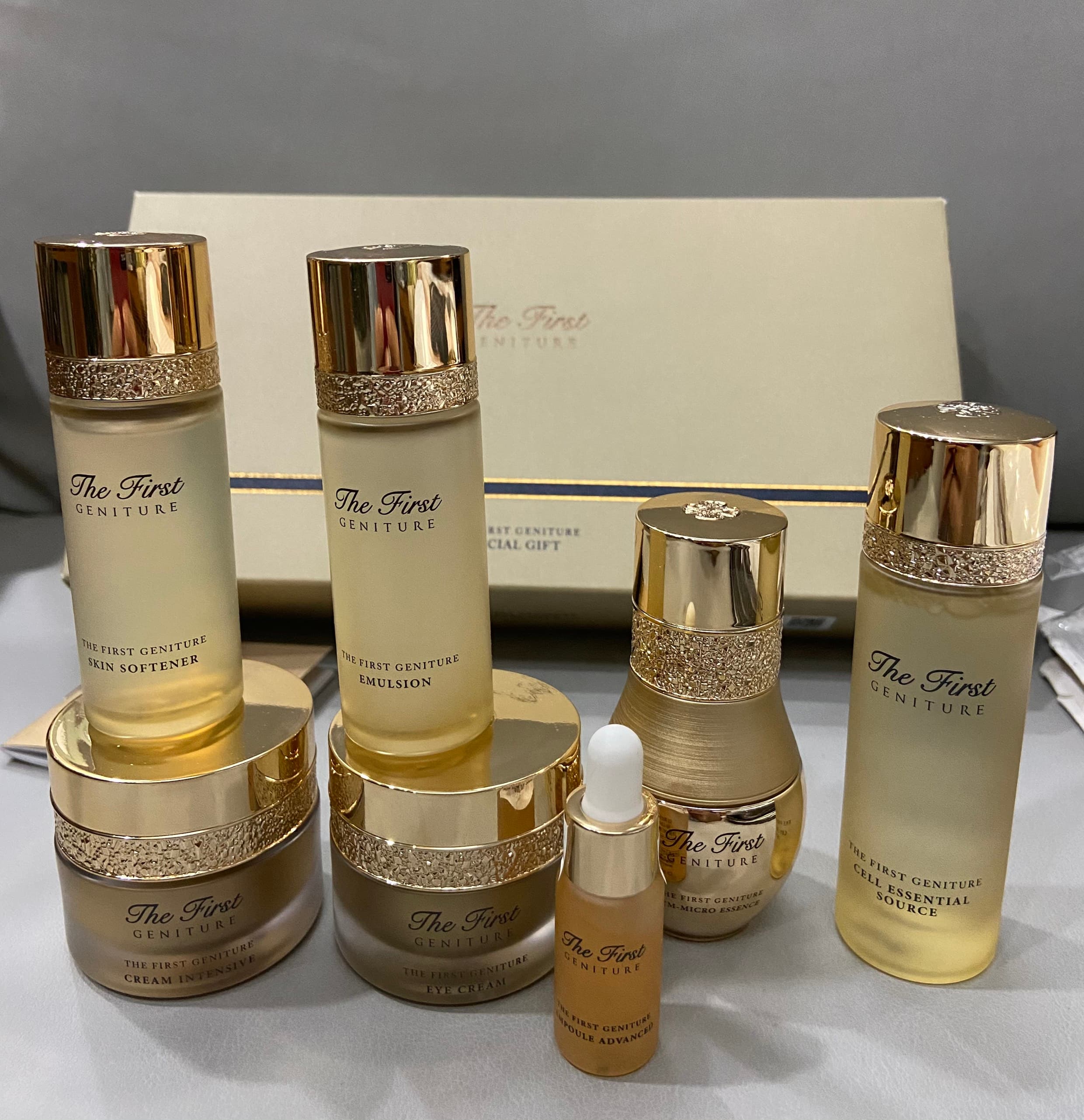 Set chăm sóc da OHUI The First Tái sinh mini 7 sản phẩm.