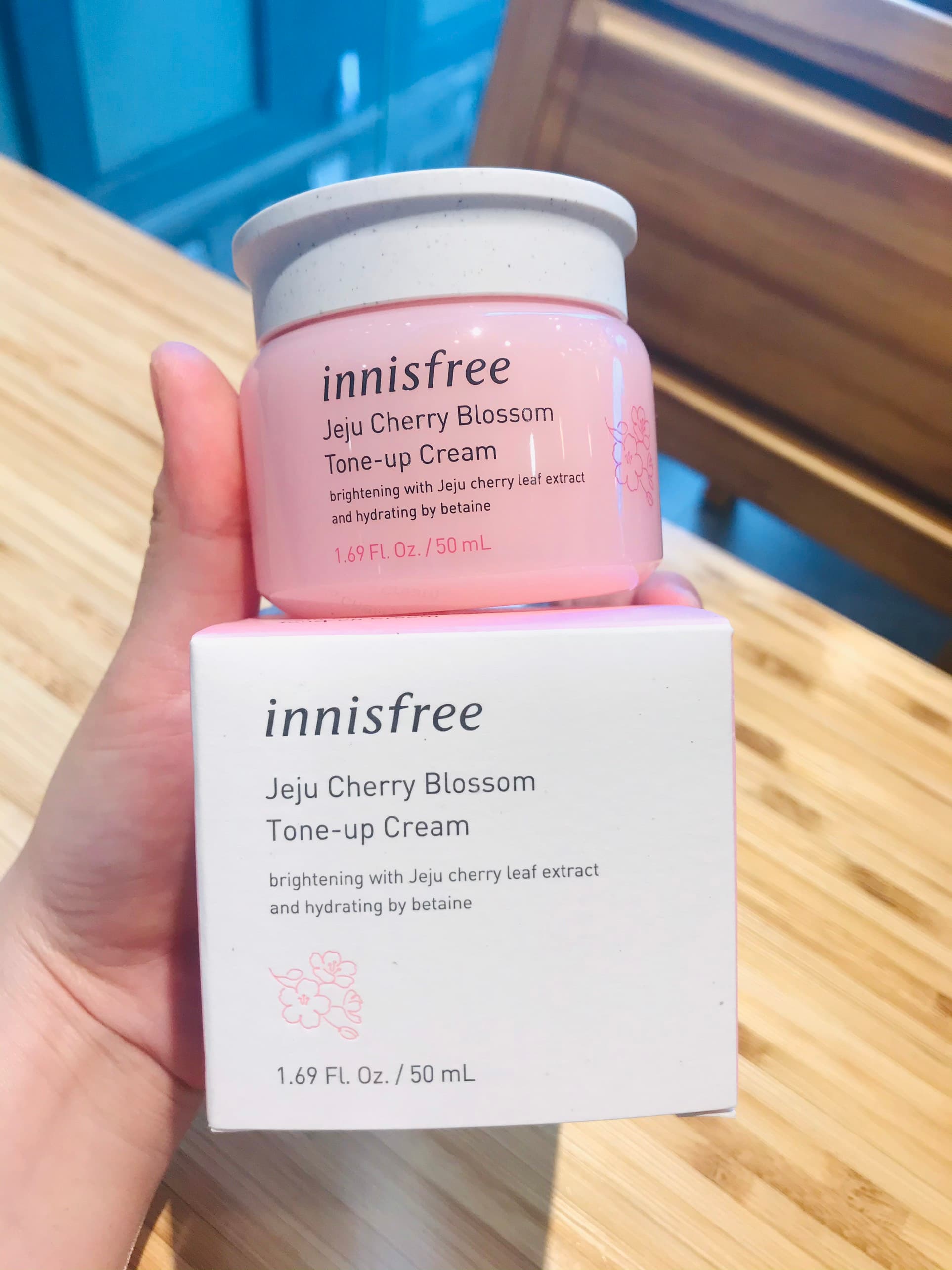 Kem Dưỡng Trắng Nâng Tông Da Chiết Xuất Hoa Anh Đào Innisfree Jeju Cherry Blossom Tone Up Cream 50ml