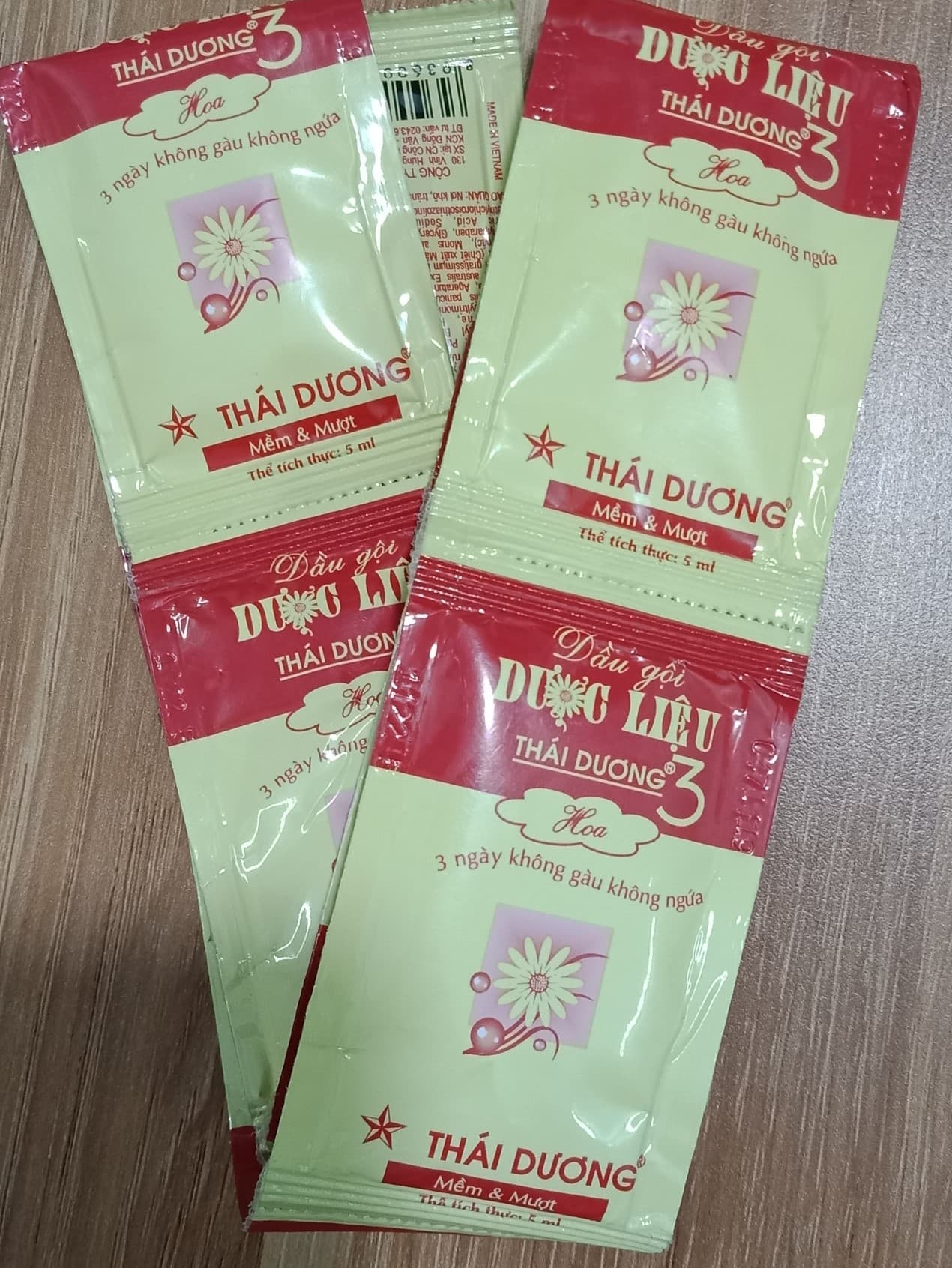 Dầu gội dược liệu Thái Dương 3 ngăn ngừa rụng tóc hương hoa ( dây 10 gói)