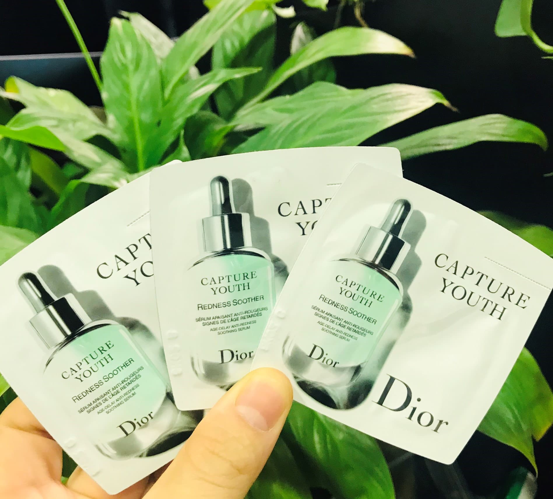 Tinh chất Serum Dior Capture Youth Redness Soother sample xanh/1goi kiềm dầu se khít lỗ chân lông