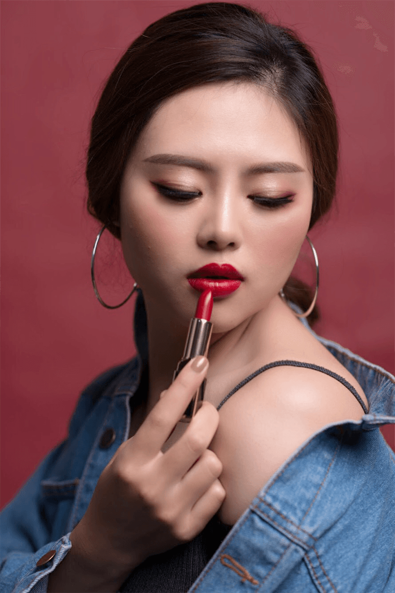 Son dưỡng màu lâu trôi Bavena Red Audacity Last Lipstick 4g 317 - Đỏ Mận