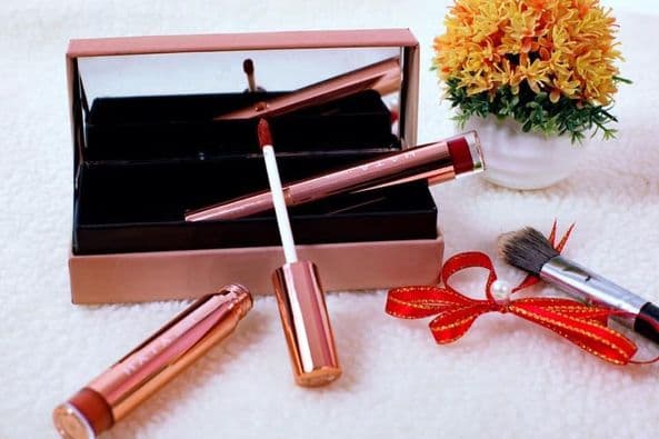 SON KEM HATA LIPSTICK SIÊU LÌ - SIÊU MỀM - HỘP CÓ GƯƠNG XINH VÀ TIỆN LỢI.