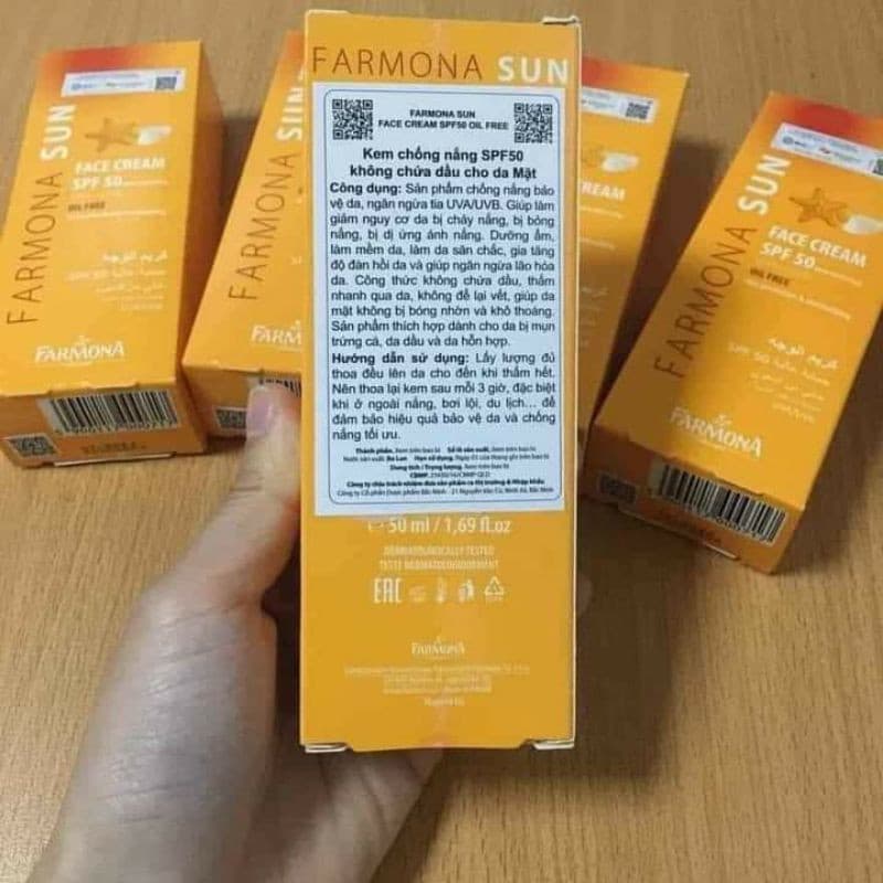 Kem Chống Nắng Farmona Sun Face Cream Oil Free