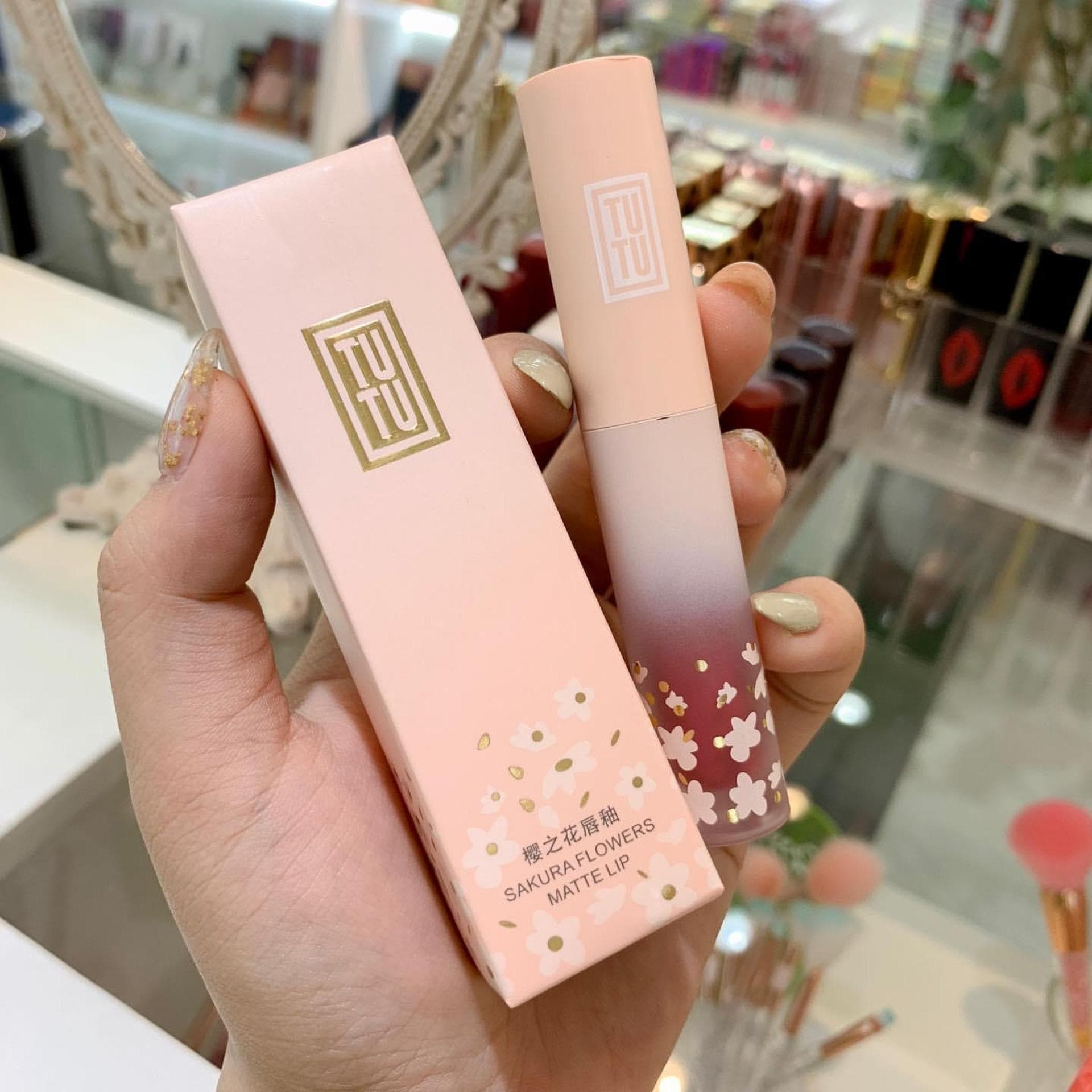 Son kem lì Tutu Sakura Flowers Matte Lip 196# Cam Đất