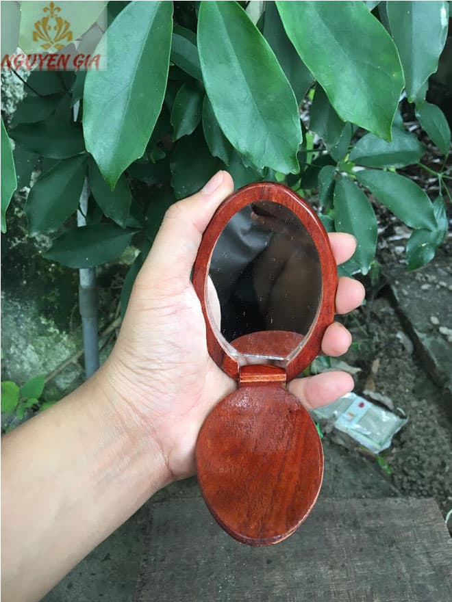 Gương trang điểm mini cầm tay bỏ túi trạm khảm xà cừ hình cô gái áo dài